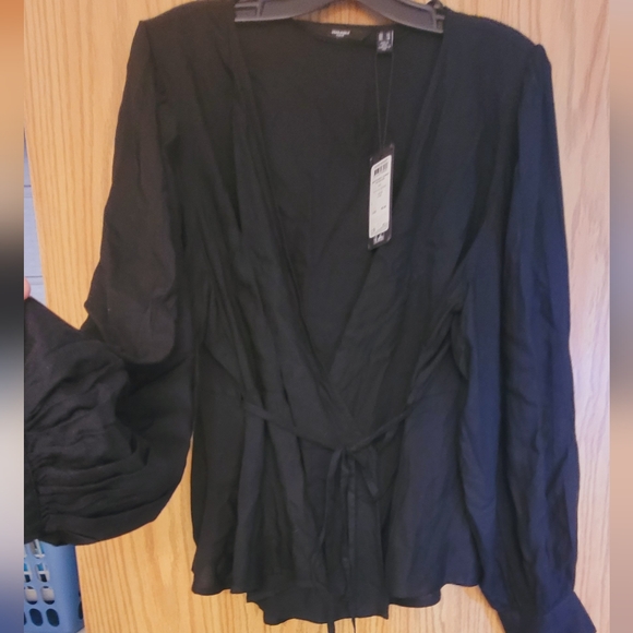 Black wrap around blouse - Picture 6 of 10